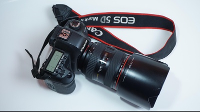 Canon EOS 5D Mark II + Canon 24-70 mm 2.8