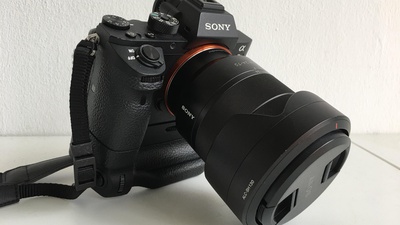Picture of SONYA7R2 with extra battery pack + SD card + tripod