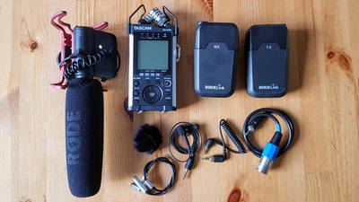 Tascam Aufnahmegerät mit Funkstrecke und Ansteckmikro