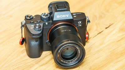BUNDLE: Sony a7III + Zeiss 1.8 - 55mm inkl. SD-Karten/Akkus